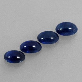 カラットの天然ディープブルーサファイア（4.9×3.3 mm・オーバルカット）