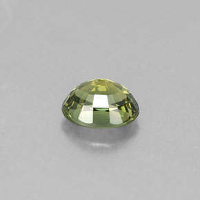 0.56カラットの天然グリーンサファイア（5.1×4.2 mm・オーバルカット）