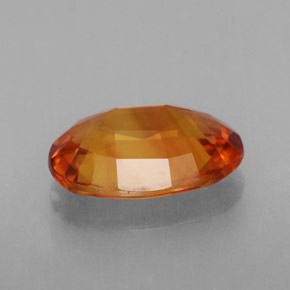 2.49カラットの天然イエローオレンジサファイア（10.1×7.1 mm・オーバルカット）