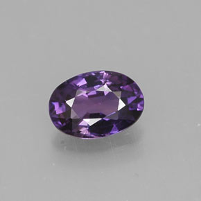 0.55カラットの天然ブルーバイオレットサファイア（5.9×4.1 mm・オーバルカット）
