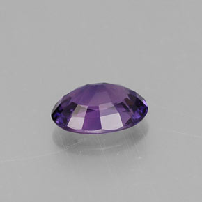 0.55カラットの天然ブルーバイオレットサファイア（5.9×4.1 mm・オーバルカット）