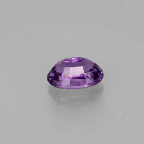 0.70カラットの天然ブルーバイオレットサファイア（6×4.1 mm・オーバルカット）