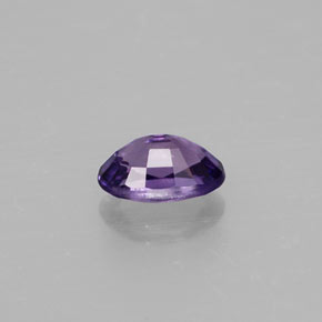 0.70カラットの天然ブルーバイオレットサファイア（6.1×4.1 mm・オーバルカット）