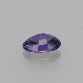 0.56カラットの天然バイオレットサファイア（5.9×4 mm・オーバルカット）