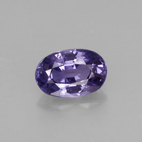 0.61カラットの天然バイオレットサファイア（6.1×4 mm・オーバルカット）
