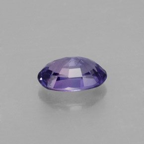 0.61カラットの天然バイオレットサファイア（6.1×4 mm・オーバルカット）