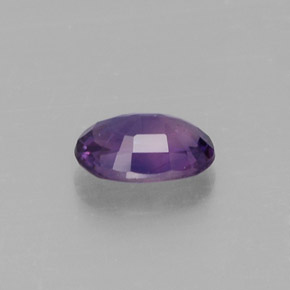 0.60カラットの天然ブルーバイオレットサファイア（6×4.2 mm・オーバルカット）