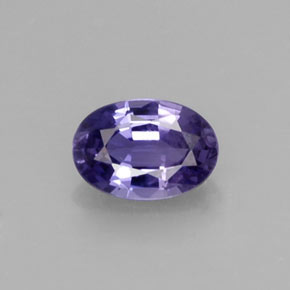 0.58カラットの天然ブルーバイオレットサファイア（6×4.2 mm・オーバルカット）