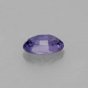 0.58カラットの天然ブルーバイオレットサファイア（6×4.2 mm・オーバルカット）