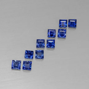 カラットの天然ディープブルーサファイア（2.7×2.6 mm・四角）
