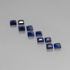 カラットの天然ディープブルーサファイア（2.6×2.5 mm・四角）
