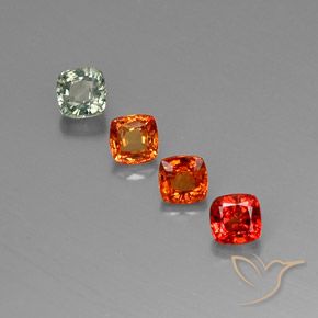 2.44カラットの天然マルチカラーサファイア（4.3×4.3 mm・クッションカット）