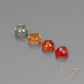 2.44カラットの天然マルチカラーサファイア（4.3×4.3 mm・クッションカット）
