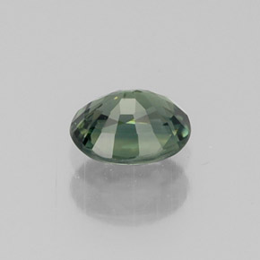 0.48カラットの天然グリーンサファイア（5.1×4.1 mm・オーバルカット）