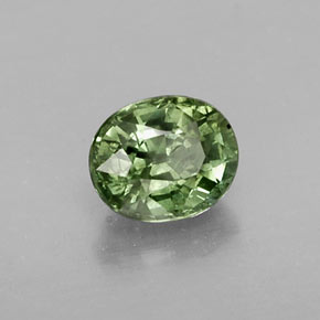 0.64カラットの天然グリーンサファイア（5.1×4.3 mm・オーバルカット）