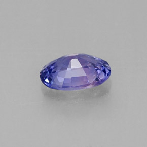 0.53カラットの天然ブルーバイオレットサファイア（5.9×4.2 mm・オーバルカット）