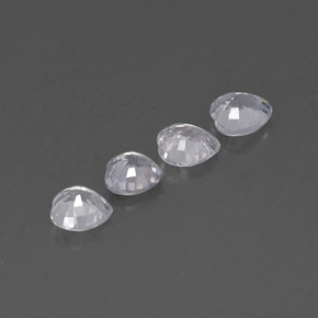 カラットの天然ホワイトサファイア（4.3×4.1 mm・ハート型）