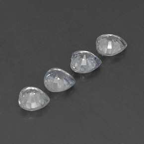 カラットの天然淡い青みがかった白サファイア（4.2×4.1 mm・ハート型）