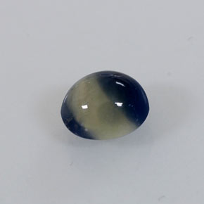 1.05カラットの天然バイカラーサファイア（5.9×5.4 mm・オーバルカット）