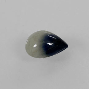 0.90カラットの天然バイカラーサファイア（6.6×5.2 mm・洋梨の形）