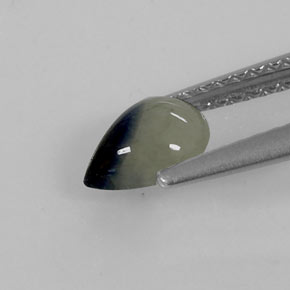 0.90カラットの天然バイカラーサファイア（6.6×5.2 mm・洋梨の形）