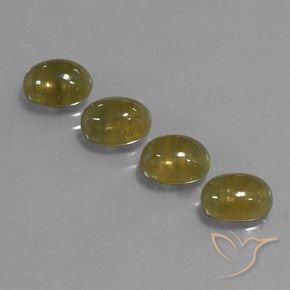 5.74カラットの天然ミディアムゴールドサファイア（7.1×5.1 mm・透明）