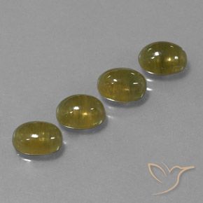 5.74カラットの天然ミディアムゴールドサファイア（7.1×5.1 mm・透明）