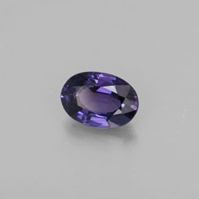 0.59カラットの天然ブルーバイオレットサファイア（5.9×4.1 mm・オーバルカット）