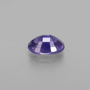0.67カラットの天然バイオレットブルーサファイア（6.2×4.2 mm・オーバルカット）
