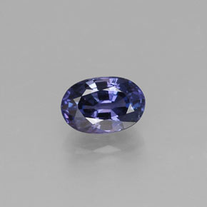 0.68カラットの天然ブルーバイオレットサファイア（6×4 mm・オーバルカット）