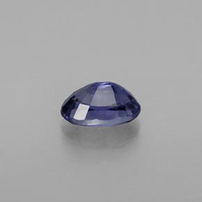 0.68カラットの天然ブルーバイオレットサファイア（6×4 mm・オーバルカット）