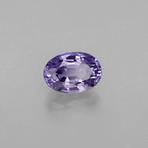 0.68カラットの天然ブルーバイオレットサファイア（5.9×4.2 mm・オーバルカット）