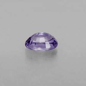 0.68カラットの天然ブルーバイオレットサファイア（5.9×4.2 mm・オーバルカット）