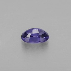 0.60カラットの天然ブルーバイオレットサファイア（5.9×4.1 mm・オーバルカット）
