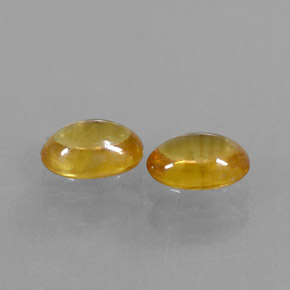カラットの天然ゴールデンイエローサファイア（5.7×4 mm・透明）