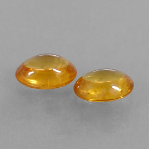 カラットの天然イエローオレンジサファイア（5.9×4.2 mm・オーバルカット）