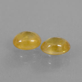 カラットの天然ゴールデンイエローサファイア（5.8×4.2 mm・透明）
