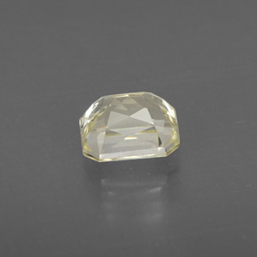 1.46カラットの天然ライトイエローサファイア（6.3×5.5 mm・エメラルドカット）