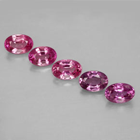 カラットの天然マルチカラーサファイア（6×4.1 mm・オーバルカット）