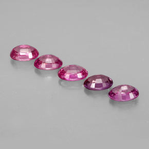 カラットの天然マルチカラーサファイア（6×4.1 mm・オーバルカット）