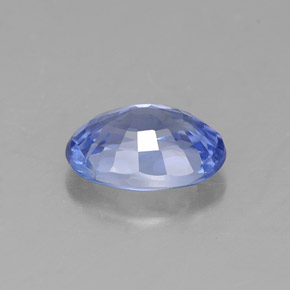 0.99カラットの天然ブルーサファイア（7×4.8 mm・オーバルカット）