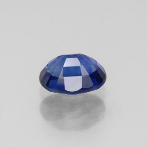0.75カラットの天然ブルーサファイア（5.9×4.3 mm・オーバルカット）