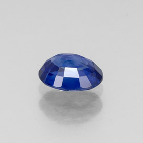 0.70カラットの天然ディープブルーサファイア（5.8×4.6 mm・オーバルカット）