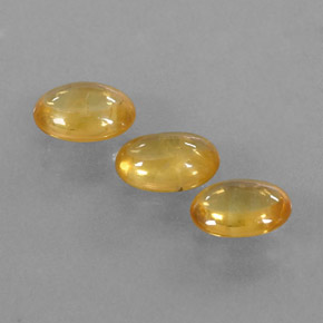 カラットの天然ゴールデンイエローサファイア（6.3×4.5 mm・透明）