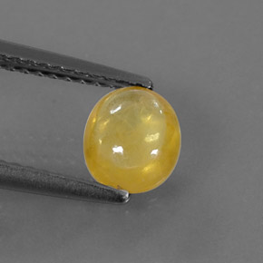 1.09カラットの天然ゴールデンイエローサファイア（6.7×5.7 mm・透明）