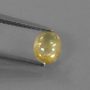 0.87カラットの天然ゴールデンイエローサファイア（6.3×5.1 mm・透明）
