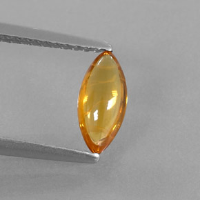 0.74カラットの天然イエローオレンジサファイア（8.7×4 mm・透明）