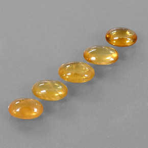 カラットの天然マルチイエローサファイア（6.7×4.8 mm・透明）