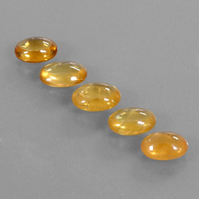 カラットの天然マルチイエローサファイア（6.7×4.8 mm・透明）