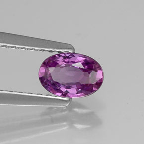 0.55カラットの天然バイオレットサファイア（5.9×4.1 mm・オーバルカット）
